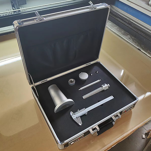 維修電工實訓臺都配有什么設備(圖1) 維修電工實訓臺都配有什么設備(圖1)